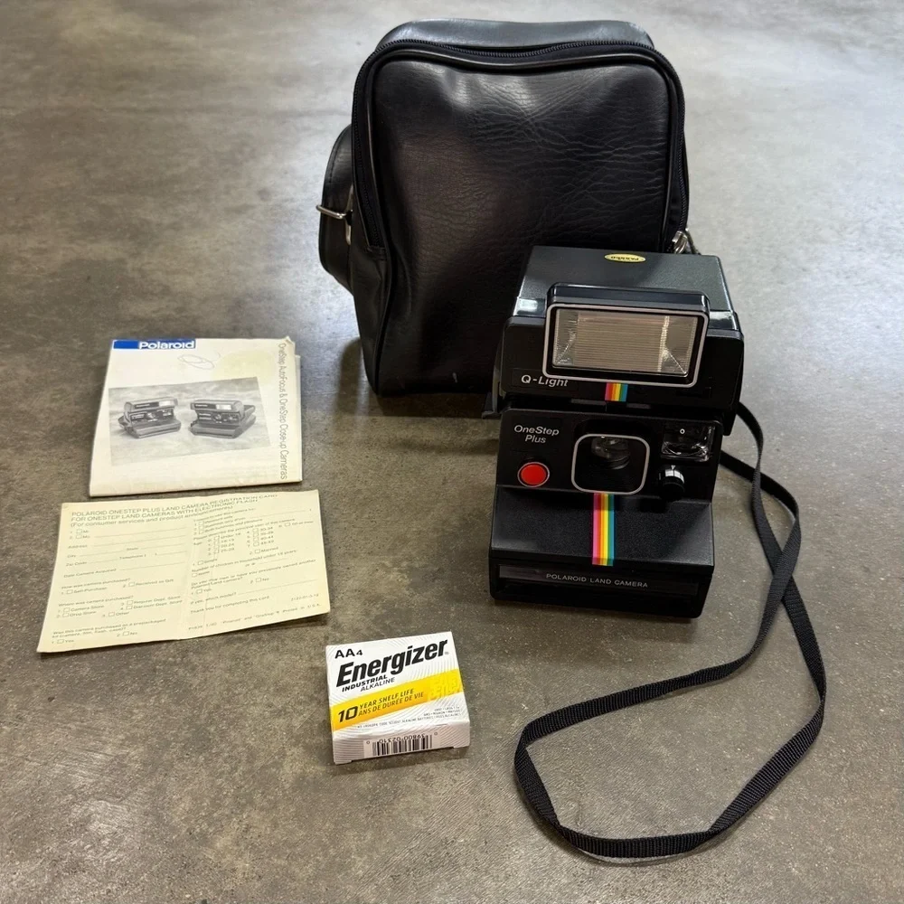 Vintage Polaroid OneStep Plus Land Camera Q-Light Bundle w/ Case & Manual